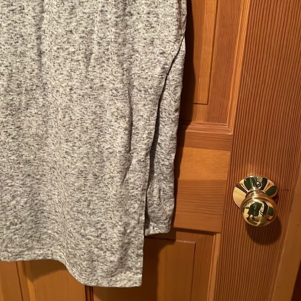 Athleta woman’s grey tank top - Picture 3 of 9